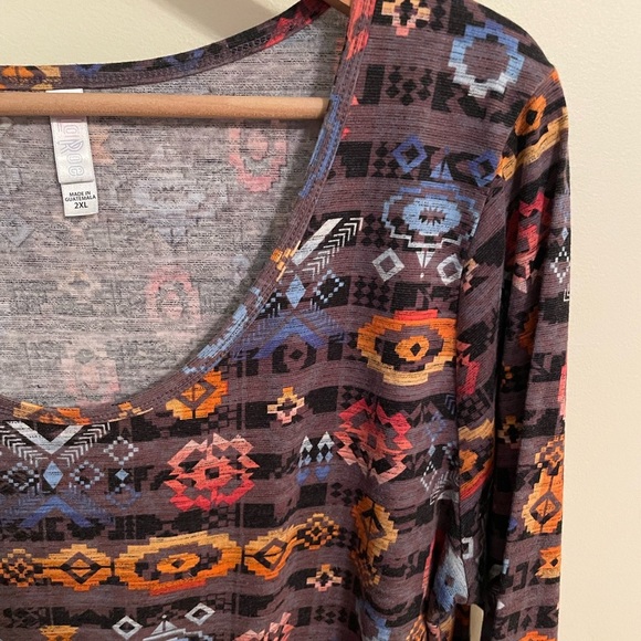 NWOT LuLaRoe Lynnae Long Sleeve Tee - Picture 3 of 4